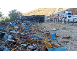 Malatya'da arı kovanı ve bal yüklü kamyon devrildi: 3 ölü