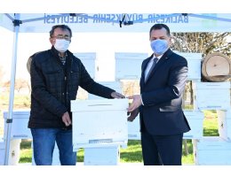Balıkesir Büyükşehir Belediyesinden arıcılara 2 bin 100 ahşap kovan desteği