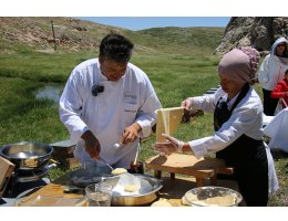 Mersin'de İtalyan şef, ödüllü Eğriçayır balıyla tatlı yaptı